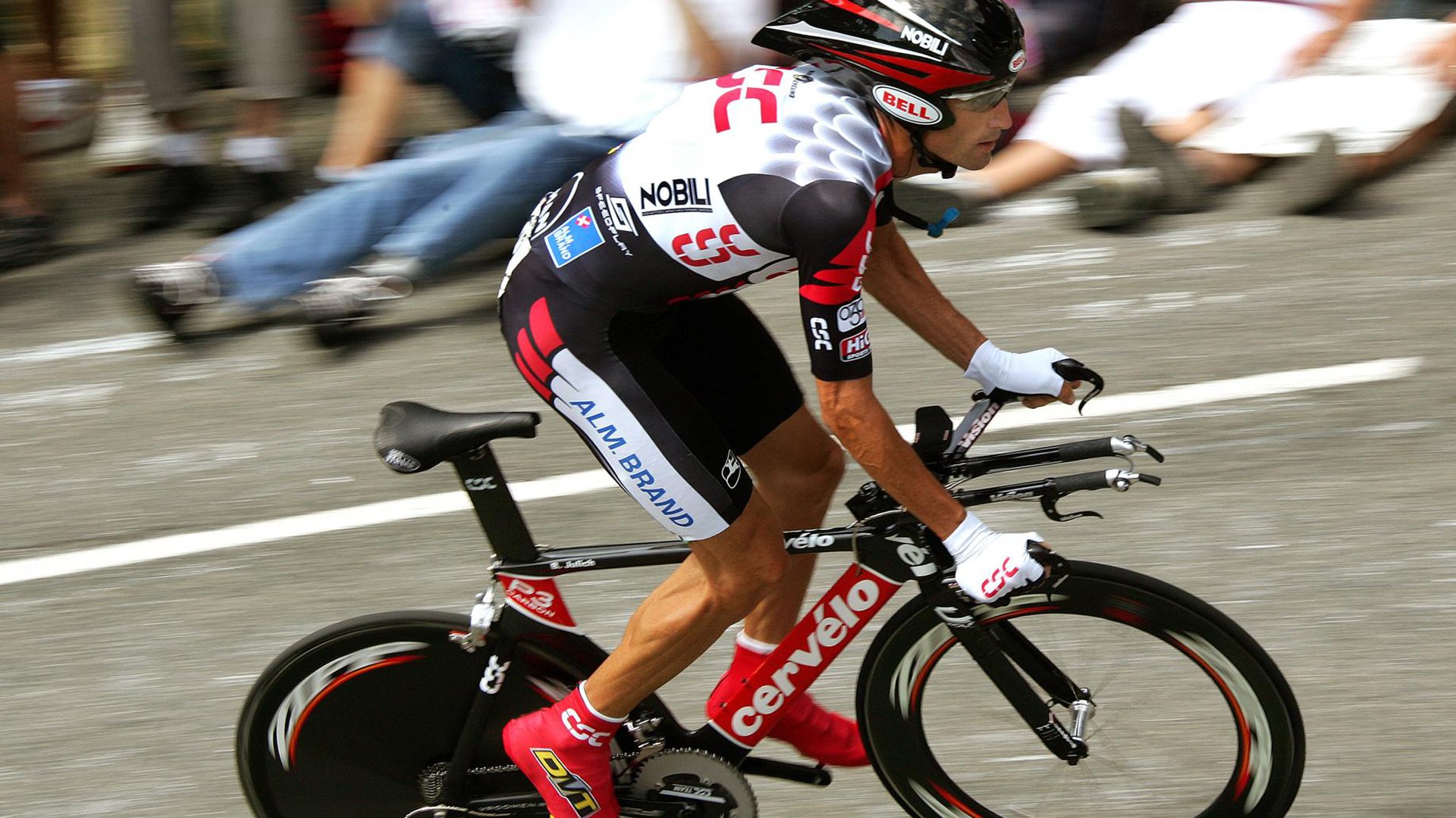 库里称投篮手感来自训练细节的积累，库里投篮发力很轻松